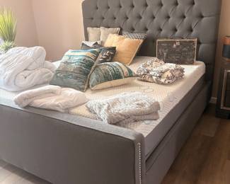 King bed/frame