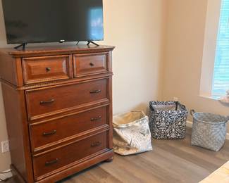 Excellent condition tall dresser
