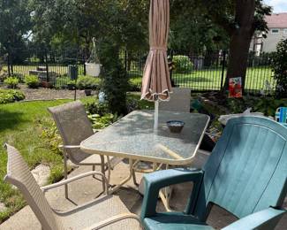 Outdoors!! Tempered Glass Patio Table, 4 Chairs. NEW Umbrella