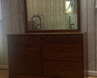 Kroehler "Custom Crafted" Dresser with Mirror