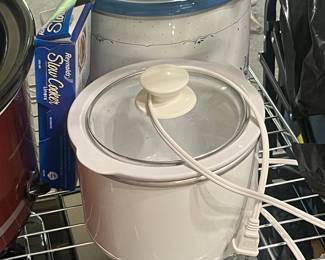 White Electric Slow Cooker with Glass Lid