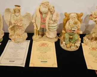 United Design Christmas Figurines