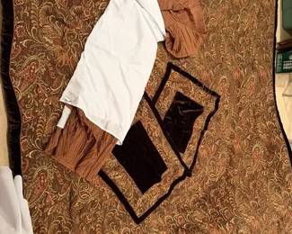 Queen Comforter, Pillowcases, Bed Skirt