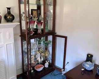 This is the other display cabinet seen in the other picture.