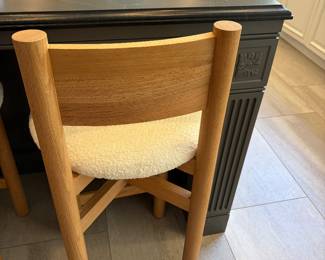Photo of the back of the bar stool but color is true in previous photo