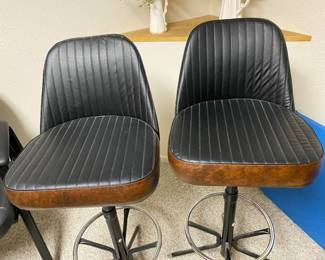 4 bar stool and bar