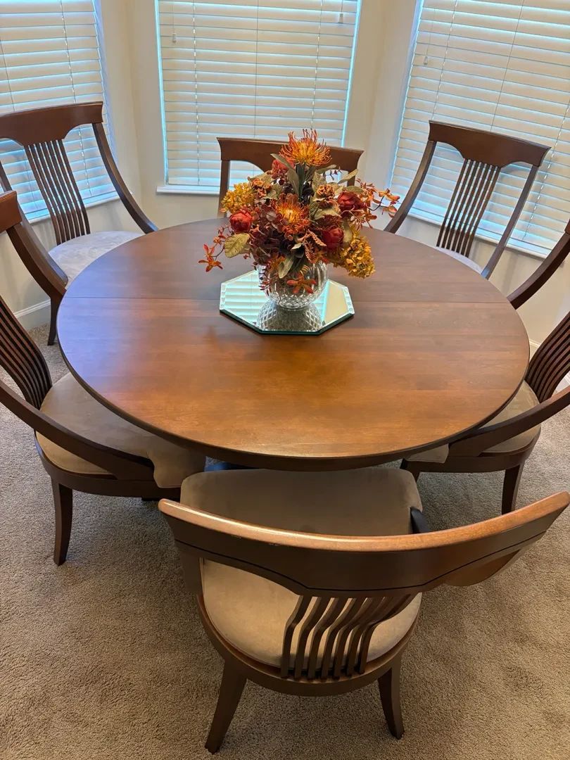 001 Round Wood Table And 6 Chairs