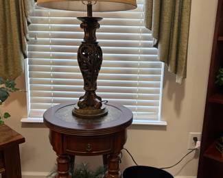 Round Side Table With Lamp