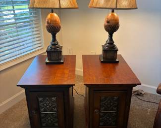 2 End Tables With 2 Lamps