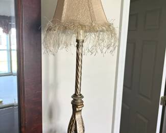 2 Nightside Tables With Lamps