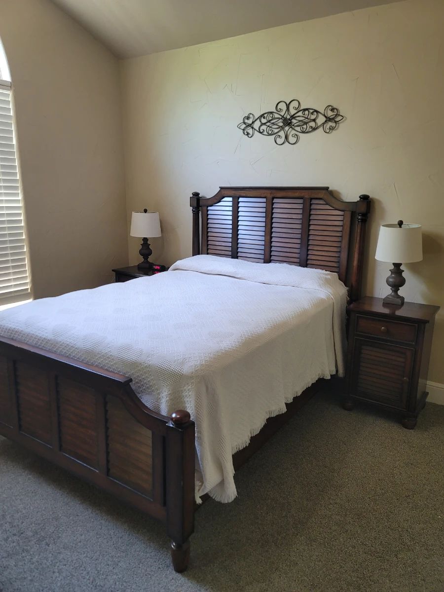 Queen Bed & Matching Nightstands