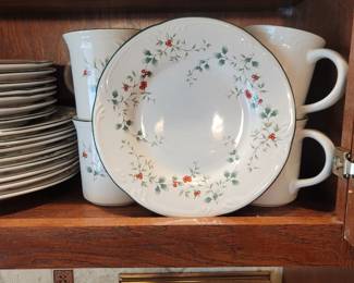 Pfaltzgraff - Winterberry Dish Set
