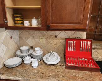 Legendary by Noritake - Sweet Leilani, Oneida Flatware