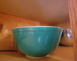 Green Pyrex bowl