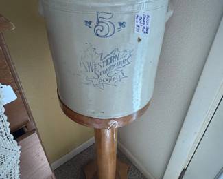 Redwing crock
