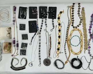 Fashion Jewelry Necklaces Bracelets Earrings Rings and Beaded Sets