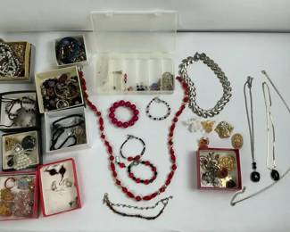 Fashion Jewelry Necklaces Bracelets Brooches Earrings and Pendants