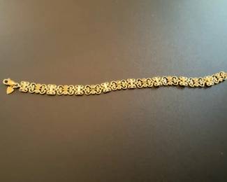 Beverly Hills Gold 14K Floral Link Bracelet