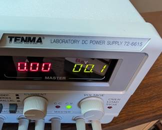 TENMA DCPOWER SUPPLY (POWERED UP)