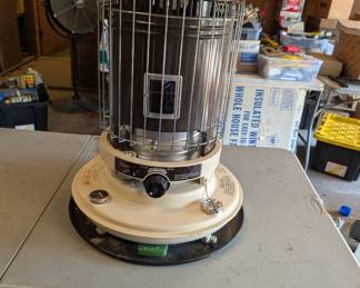 VINTAGE OIL HEATER