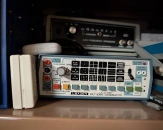 LEADER LCG-397 PATTERN GENRATOR (POWERED UP)