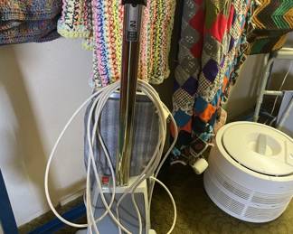 Vacuum cleaner - old but works great!
