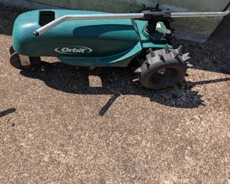 VINTAGE ORBIT MOVING SPRINKLER (1 0F 3)