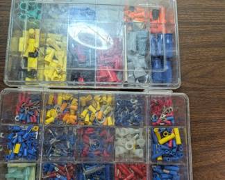 MISC WIRE CONNECTORS (LOTS OF THEM)
