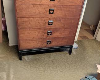 LOVELY CHEST OF DRAWERS (SET)