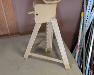 JACK STAND