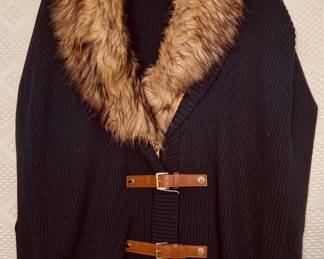 Michael Kors cape with leather clasps, fur collar XL