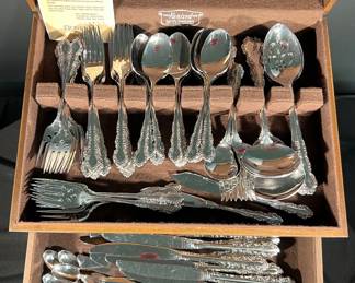 Oneida "Heirloom"Stainless  flatware 180 pcs with box
