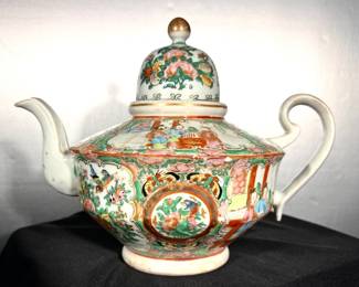 Antique Rose Medallion teapot