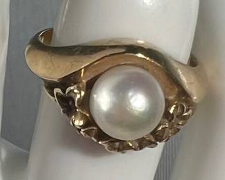 10k ring with pearl 