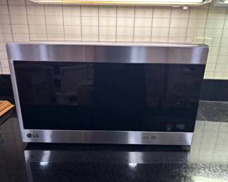 LG Microwave  Very Good Cond