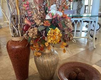 Floral Arrangements With Plate