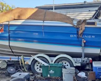 1988 Bayliner 2150 Clean title for boat and trailer. Complete does not run.