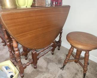 Vintage gate leg table