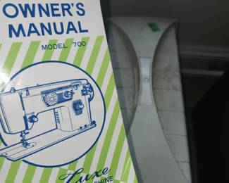 DeLuxe Model 700 portable sewing machine