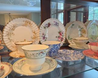 Ethan Allen Georgian Court Breakfront China Cabinet third image