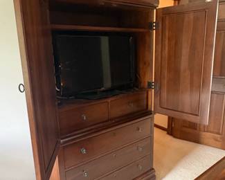 Collezione Europa Traditional Media Armoire fourth image