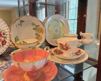 Ethan Allen Georgian Court Breakfront China Cabinet fourth image