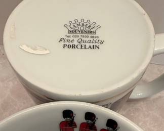 Lambert Souvenirs London Landmarks Porcelain Mugs