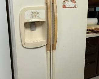Maytag MSD2454GE Side-by-Side Refrigerator