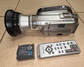 Panasonic PV-GS320 3CCD MiniDV Camcorder