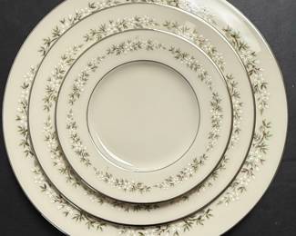Lenox Brookdale Pattern Fine China Dinnerware