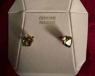 Peridot post earring 14kt gold
