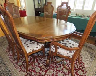 Dining table/2 leaves and eight chairs.