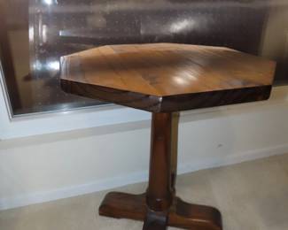 Pedestal table.