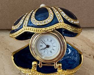 "Faberge style" egg clock